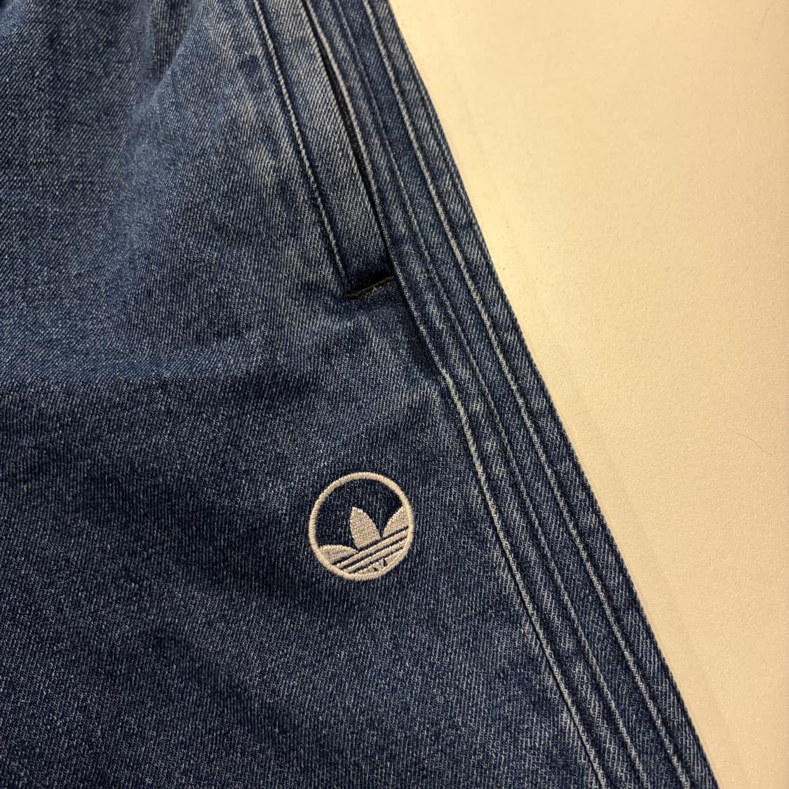 [XS] 아디다스 미드 웨이스트 데님 트랙 팬츠 D855 상품이미지4