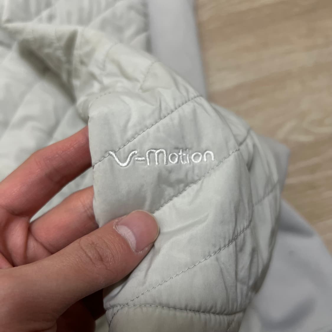 노스페이스 여성 V-Motion 경량패딩 [라이트 그레이] 2XL/110 상품이미지6