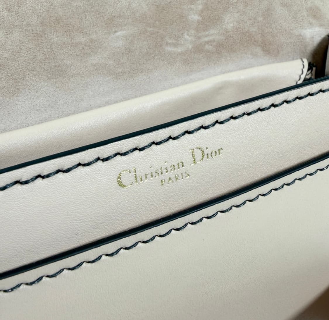 크리스찬 디올 여성 자디올 디오라마 비즈 자수 레더 체인 플랩 숄더백 상품이미지9