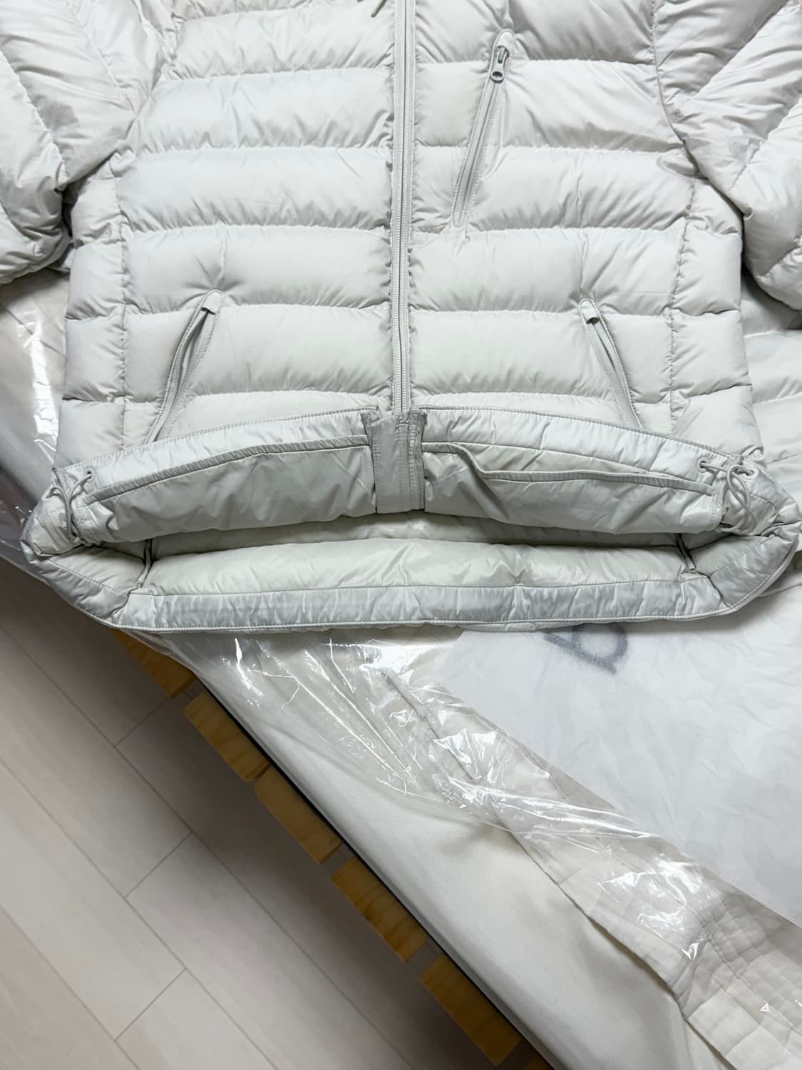 [스톤화이트,우먼M]무신사 스탠다드 시티 레저 우먼즈 후디드 라이트 다운 상품이미지5