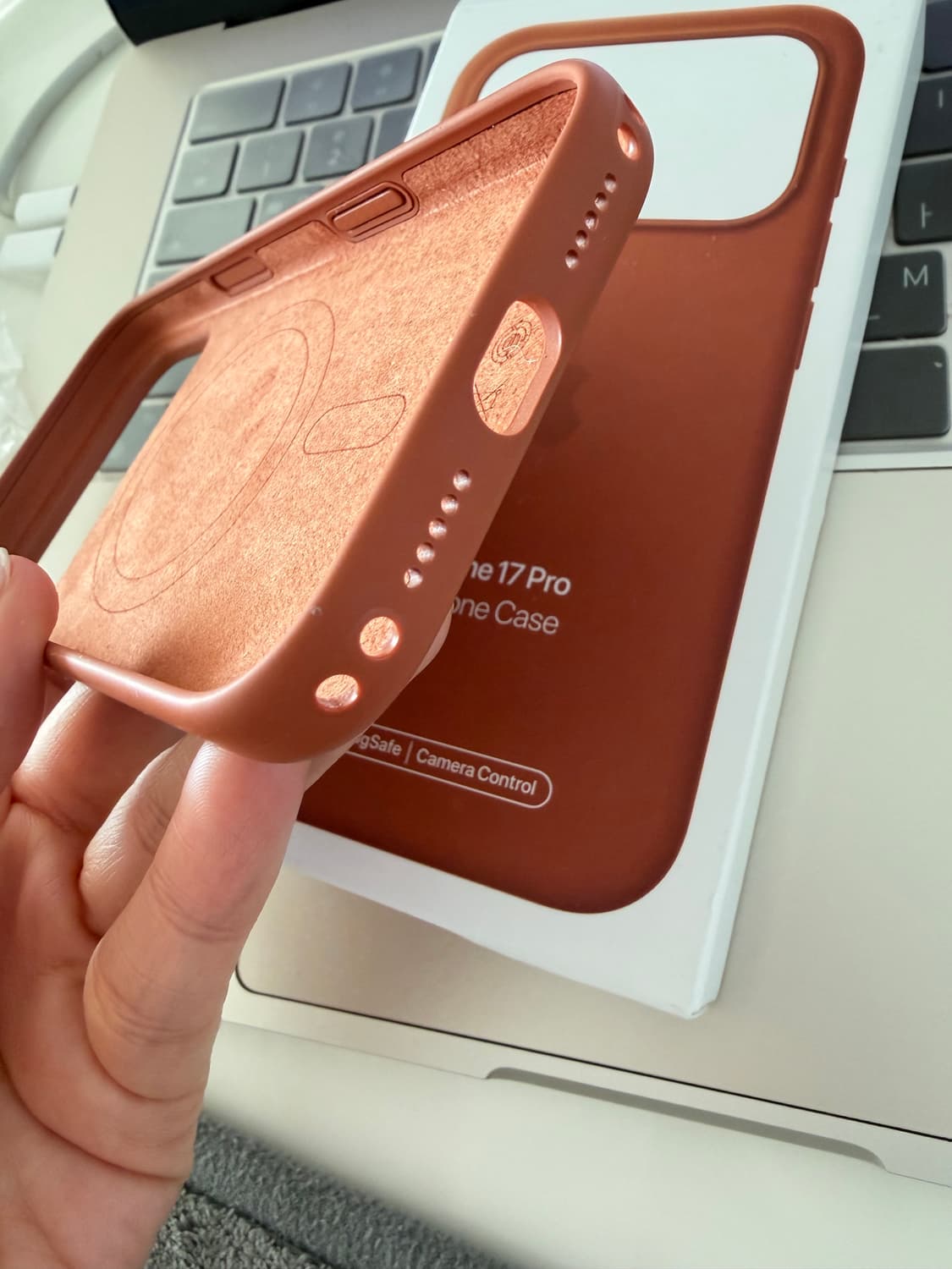 정품 아이폰17프로 실리콘케이스 상품이미지4