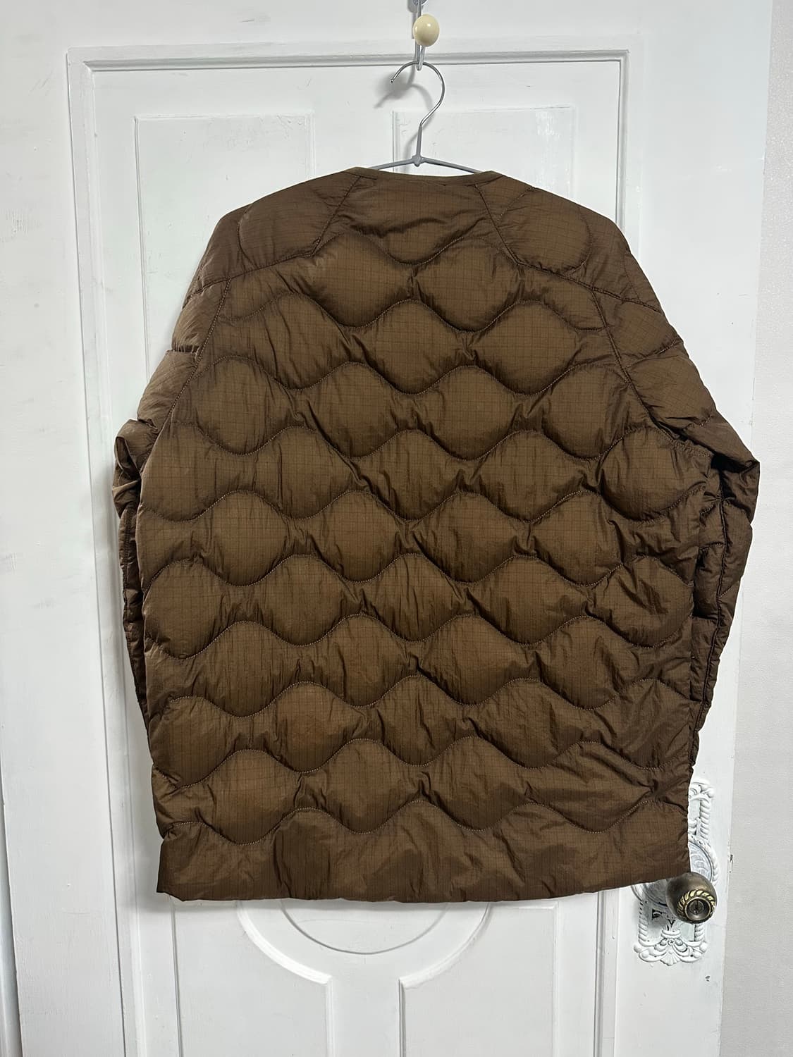 유니클로 화이트마운티니어링 울트라라이트 다운 상품이미지2