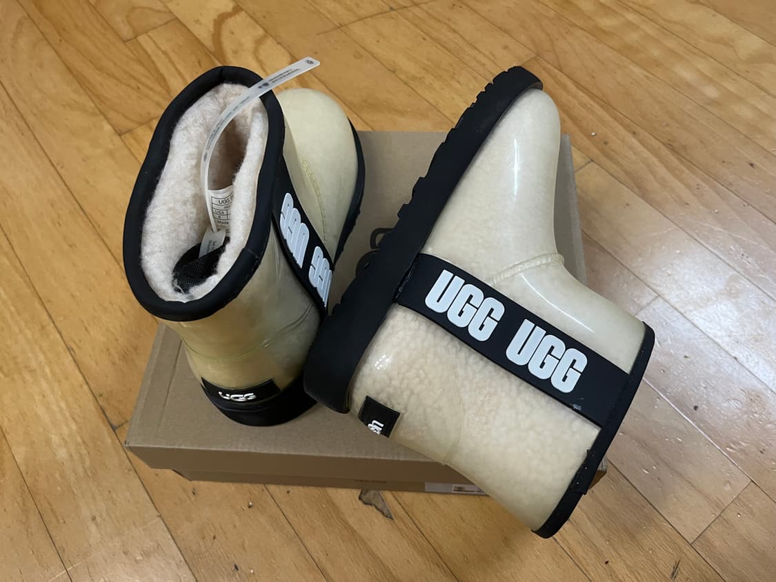 (새상품) 어그 클래식 클리어 미니 부츠 네츄럴 블랙 230 상품이미지4