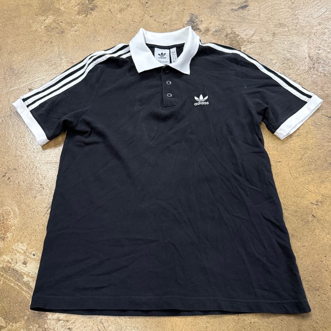 아디다스 블랙 회이트 카라 반팔 티 상품이미지2