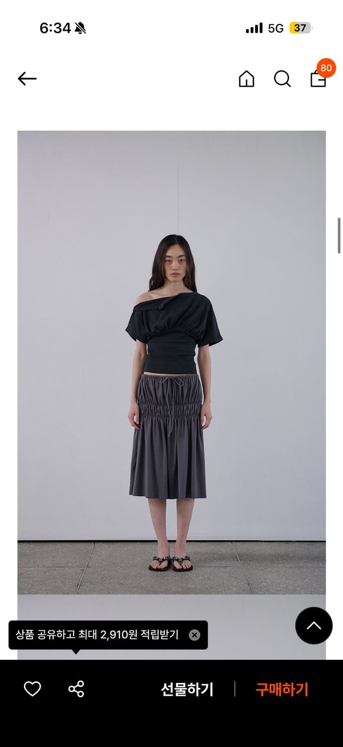 오데스 ASYM BUTTON SHOULDER TEE 상품이미지1
