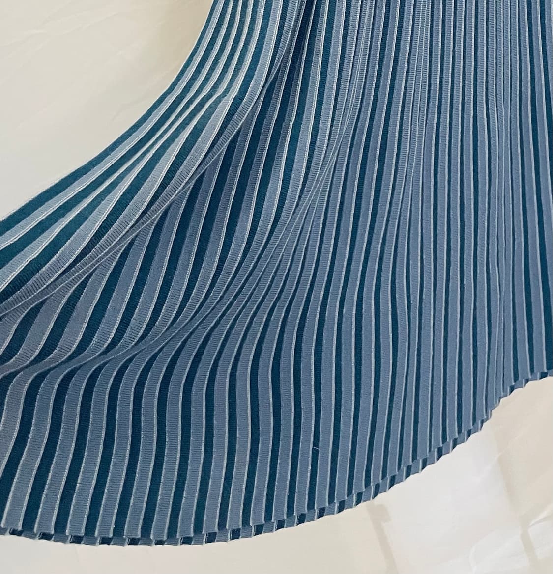 플리츠 니트 롱스커트 블루 상품이미지3