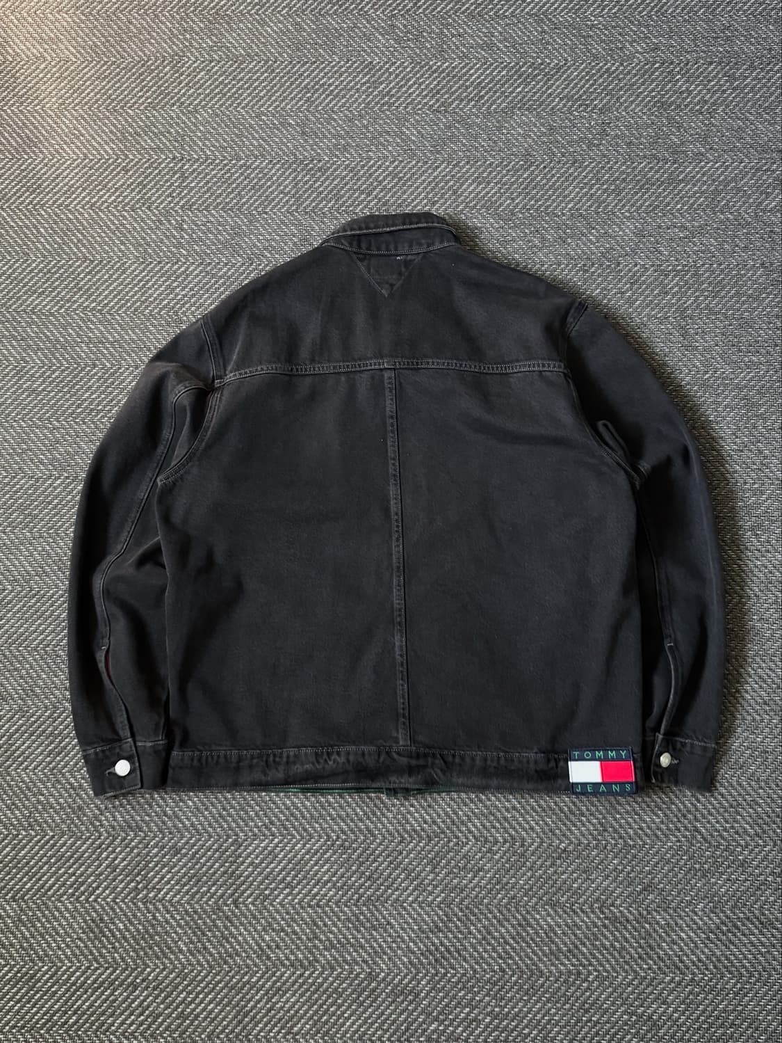 TOMMY JEANS 흑청 트러커 데님 자켓 (105-110) 상품이미지7