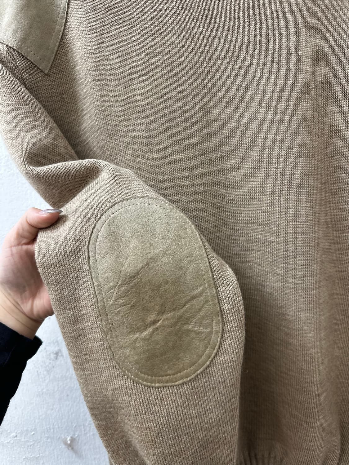 드라이완료 Burberrys Beige Suede Patch Knit 상품이미지7
