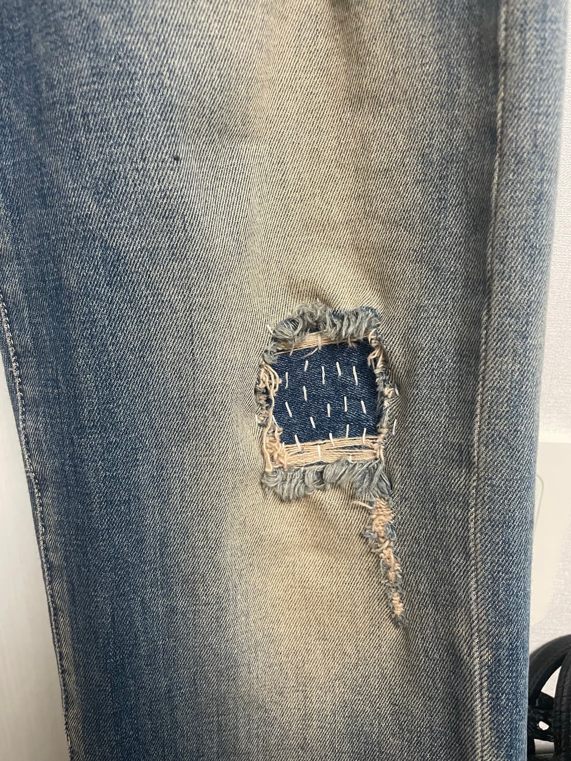 오프화이트 커팅진 상품이미지4