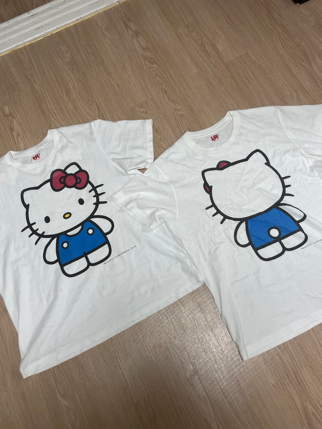 유니클로 커스텀 헬로키티 xl 두장 일괄 상품이미지1