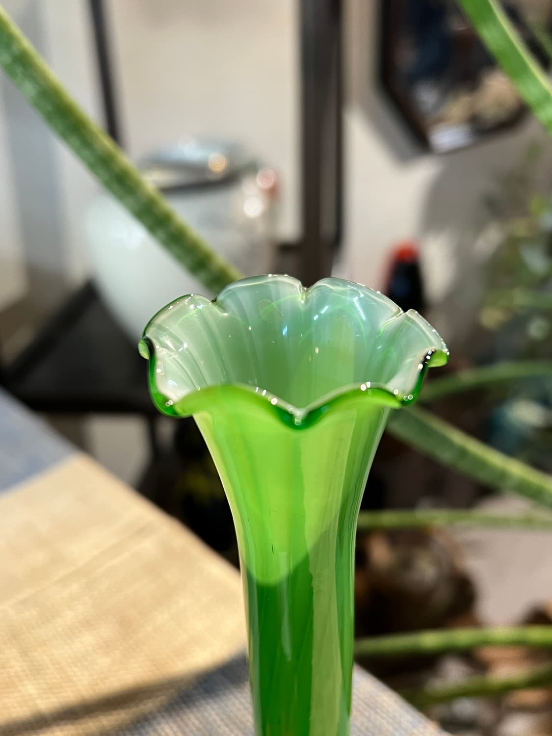 70s Czech Green Cased Art Glass Bud Vase 상품이미지7