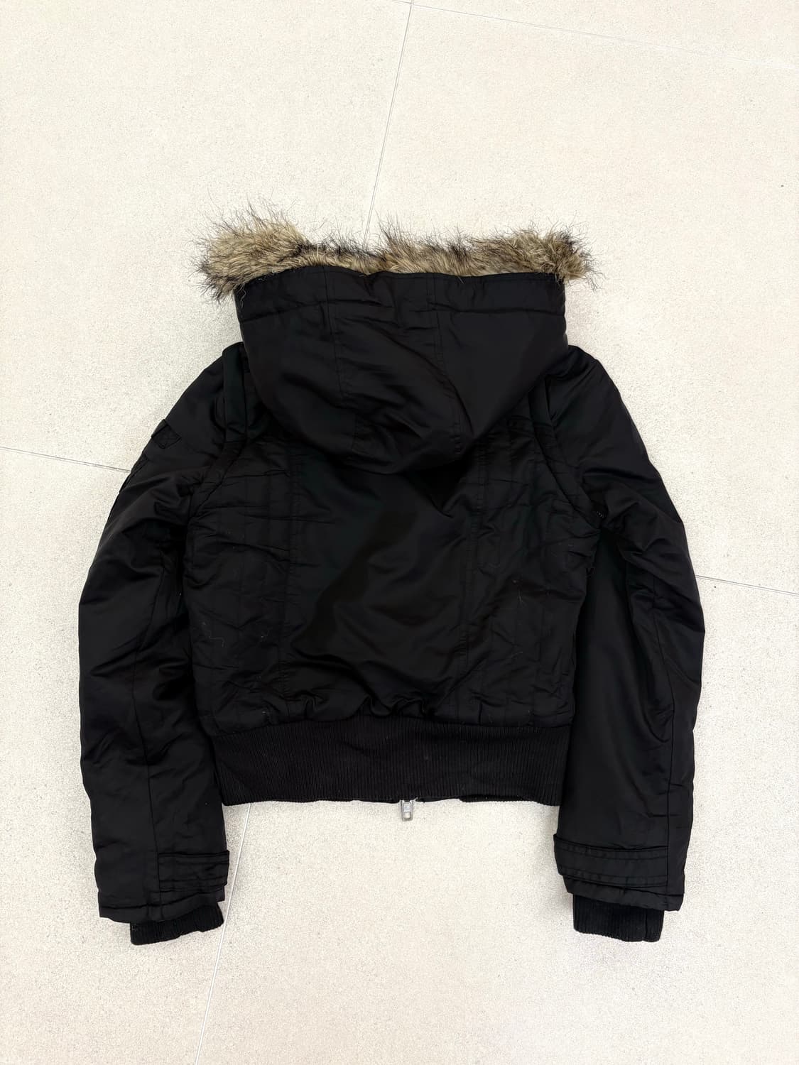 블랙 숏 투웨이 퍼 패딩 상품이미지8