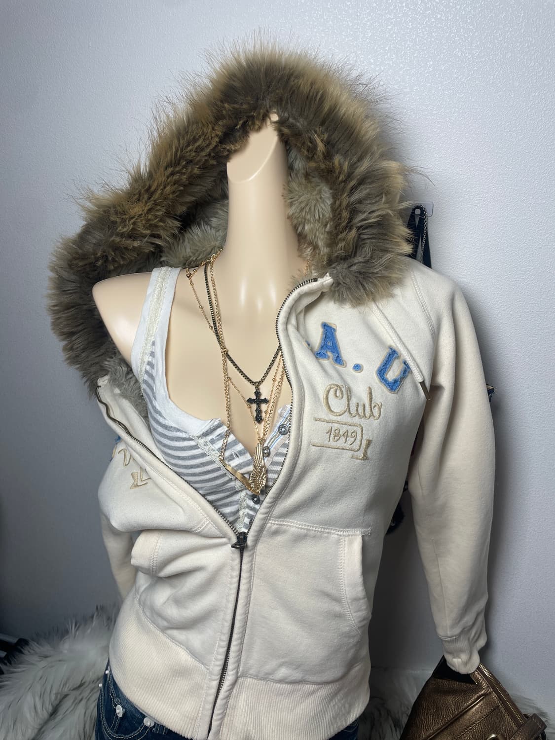 후아유 아이보리 울프죠 후드집업 상품이미지2