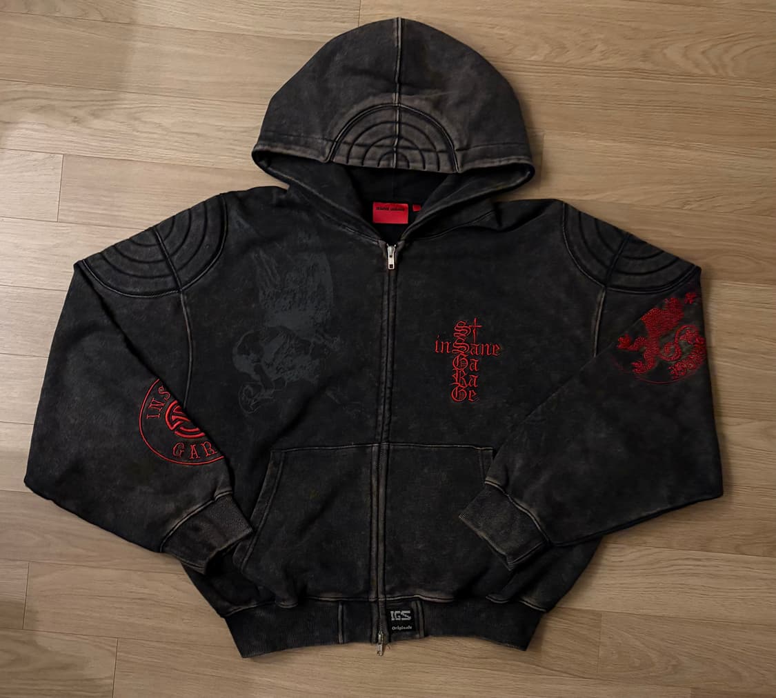 EMBROIDERED PADDED SHOULDER HOODIE 상품이미지2