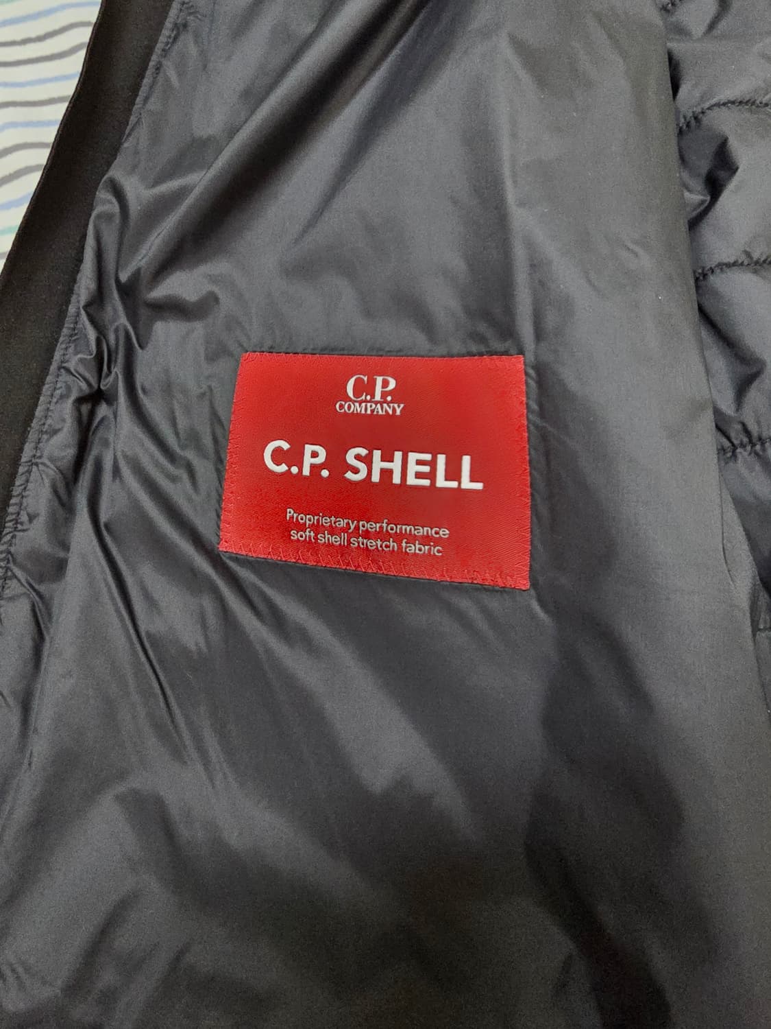 CP컴퍼니 고글 조끼패딩 상태 S 52 사이즈 판매 상품이미지4