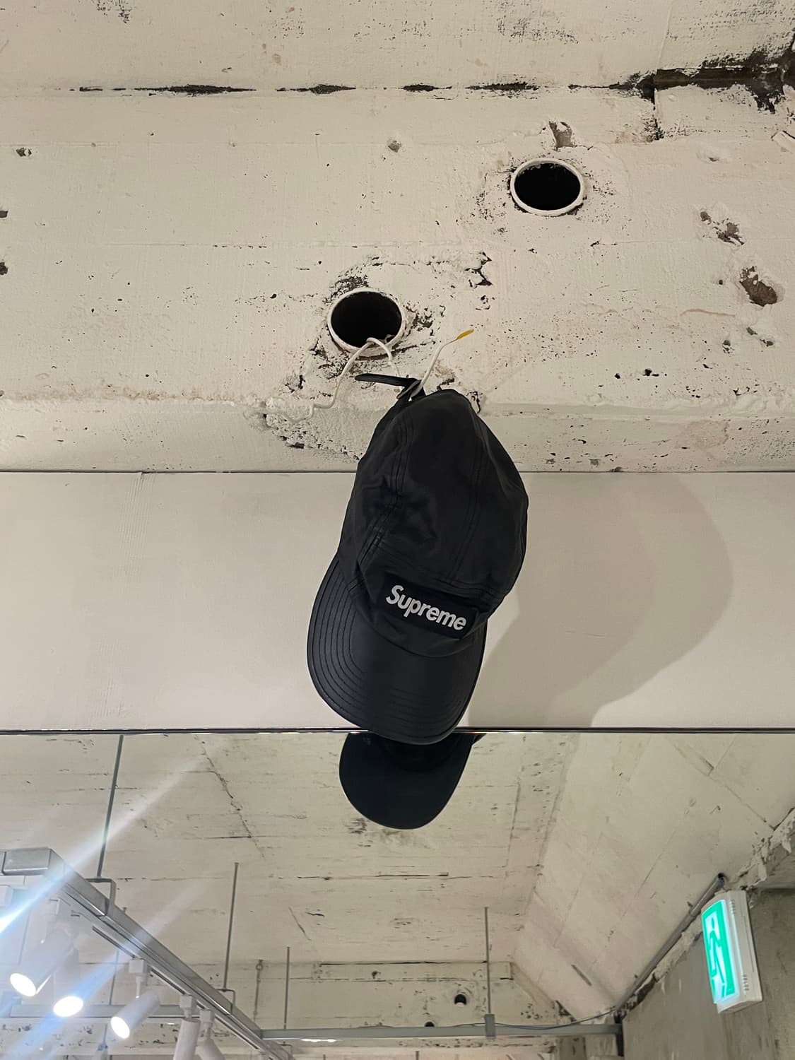 슈프림 21S/S 블랙 레더 캠프캡 상품이미지1