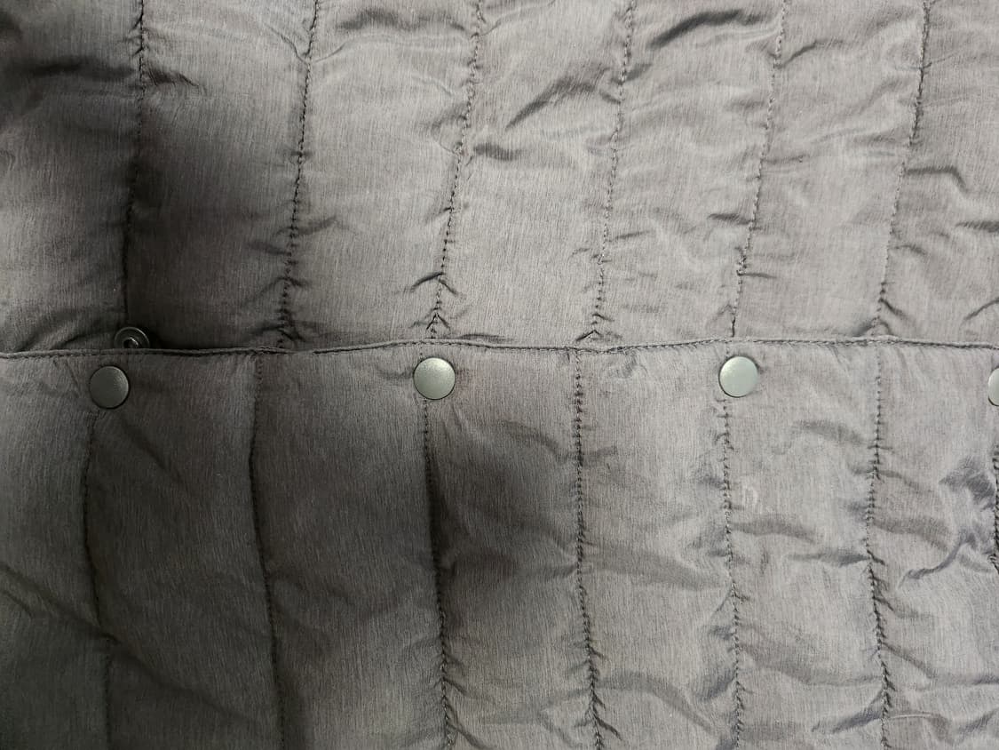 지벤 경량 패딩조끼 사이즈m

오염 하자 없이 깨끗해요^^

세탁해뒀어요 상품이미지5