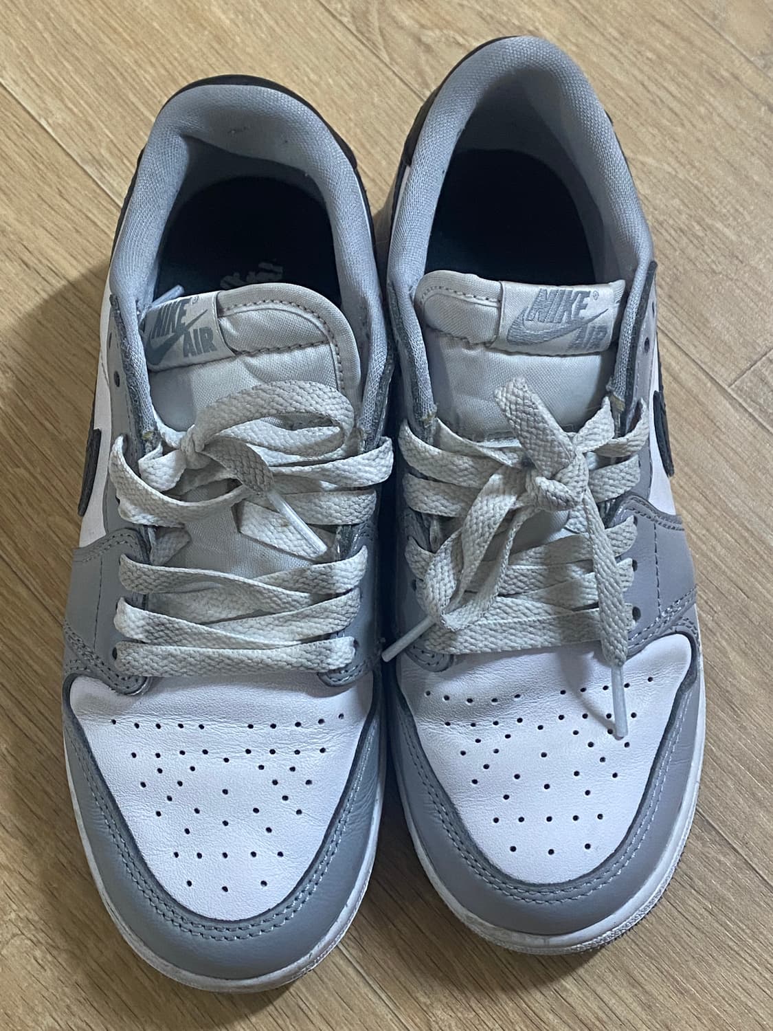 조던 1 레트로 로우 OG 울프 그레이 앤 화이트 상품이미지1