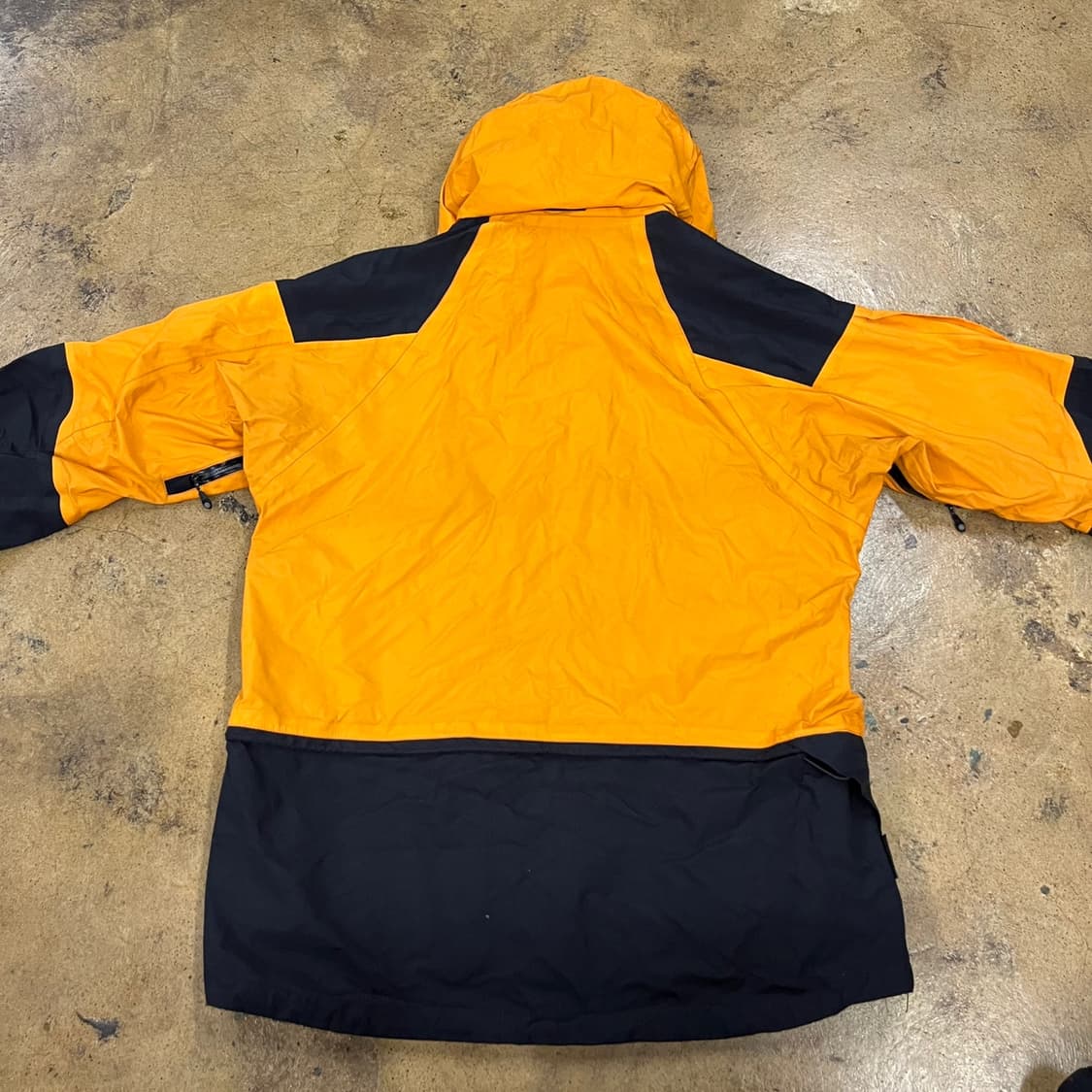 [정품/L] 몬츄라 노란색 검정색 바람막이 자켓 b14 상품이미지3