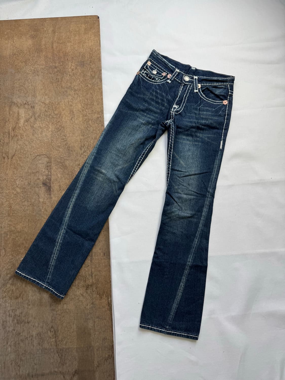 truereligion 트루릴리젼 조이 로우라이즈 부츠컷 팬츠 (화이트) 상품이미지1