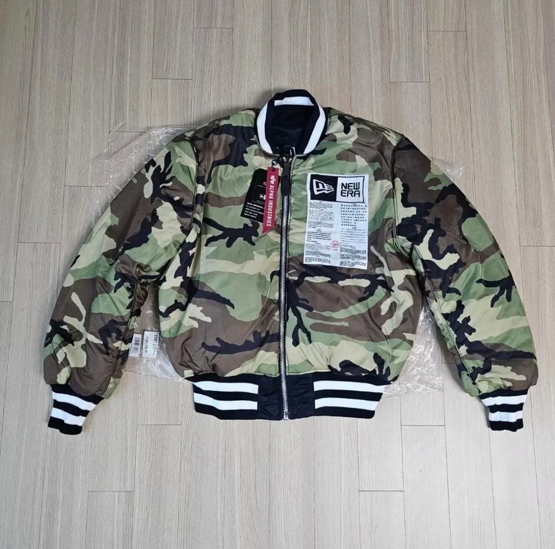 XL 새제품) 뉴에라 양키스 X 알파 인더스트리 MA-1 봄버 패딩 양면 상품이미지4