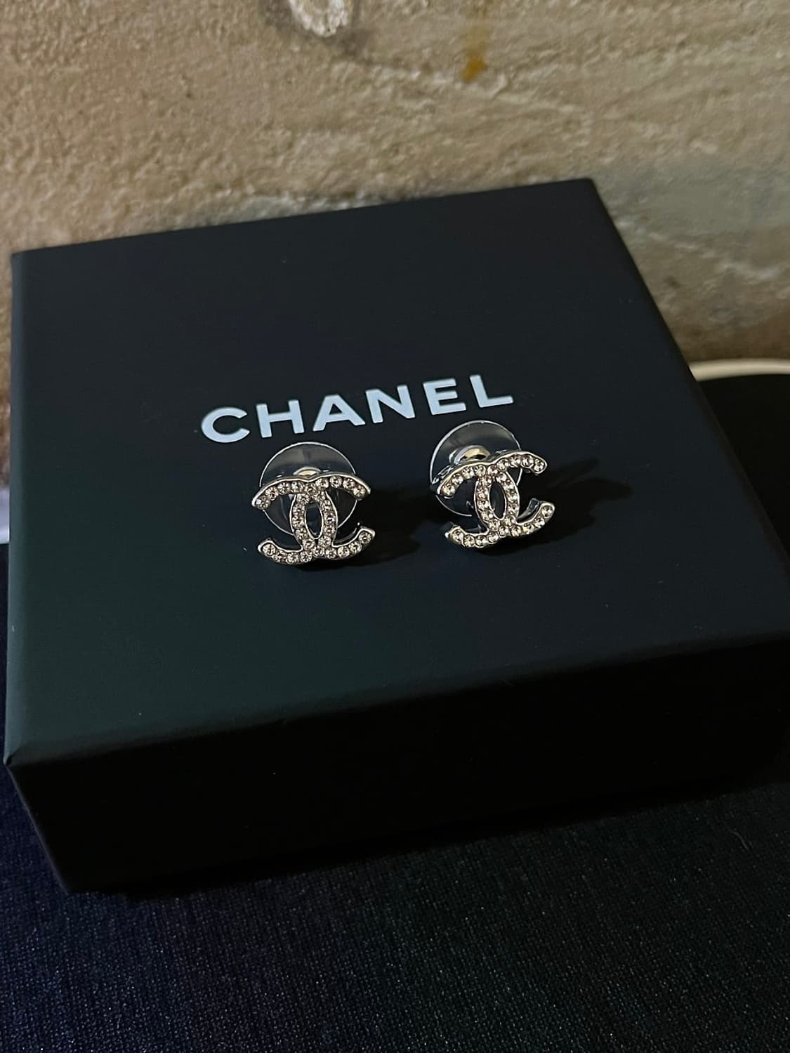 샤넬 정품 업사이클링 클래식 CC 크리스탈 이어링 상품이미지2