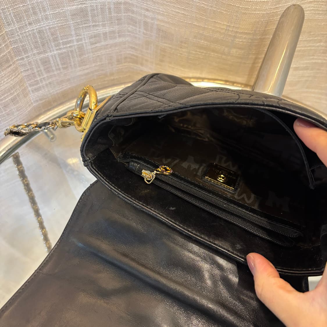 정품 메트로시티 금장 퀄팅 크로스백     상품이미지10