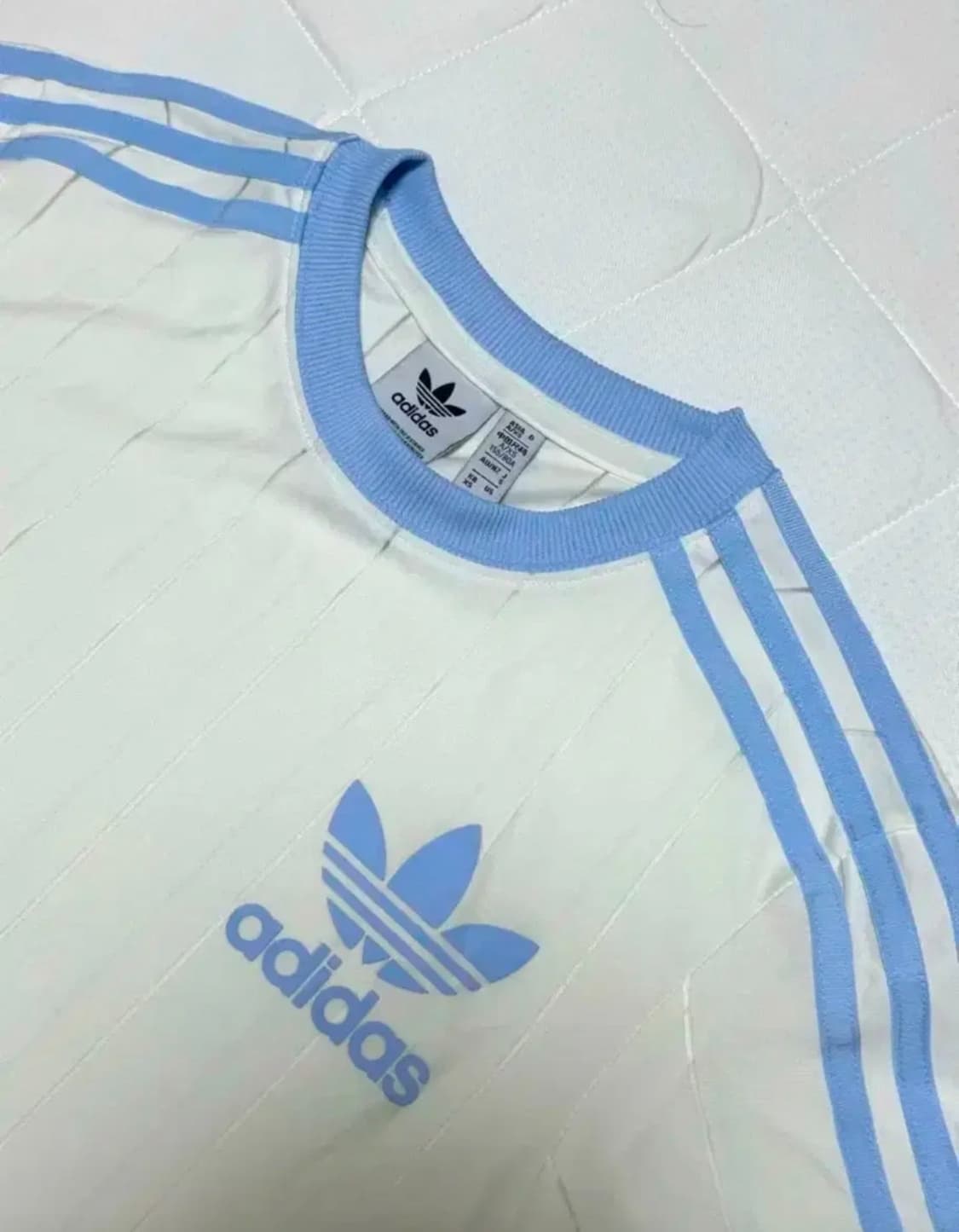 아디다스 반팔 IR7469 오프 화이트 블루 xs 티셔츠 하늘색 시나모롤 상품이미지2