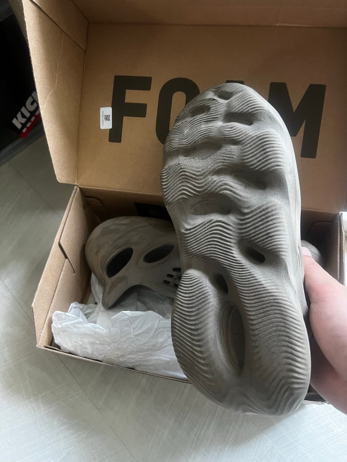 9) YEEZY 폼 러너 스톤 세이지 상품이미지3