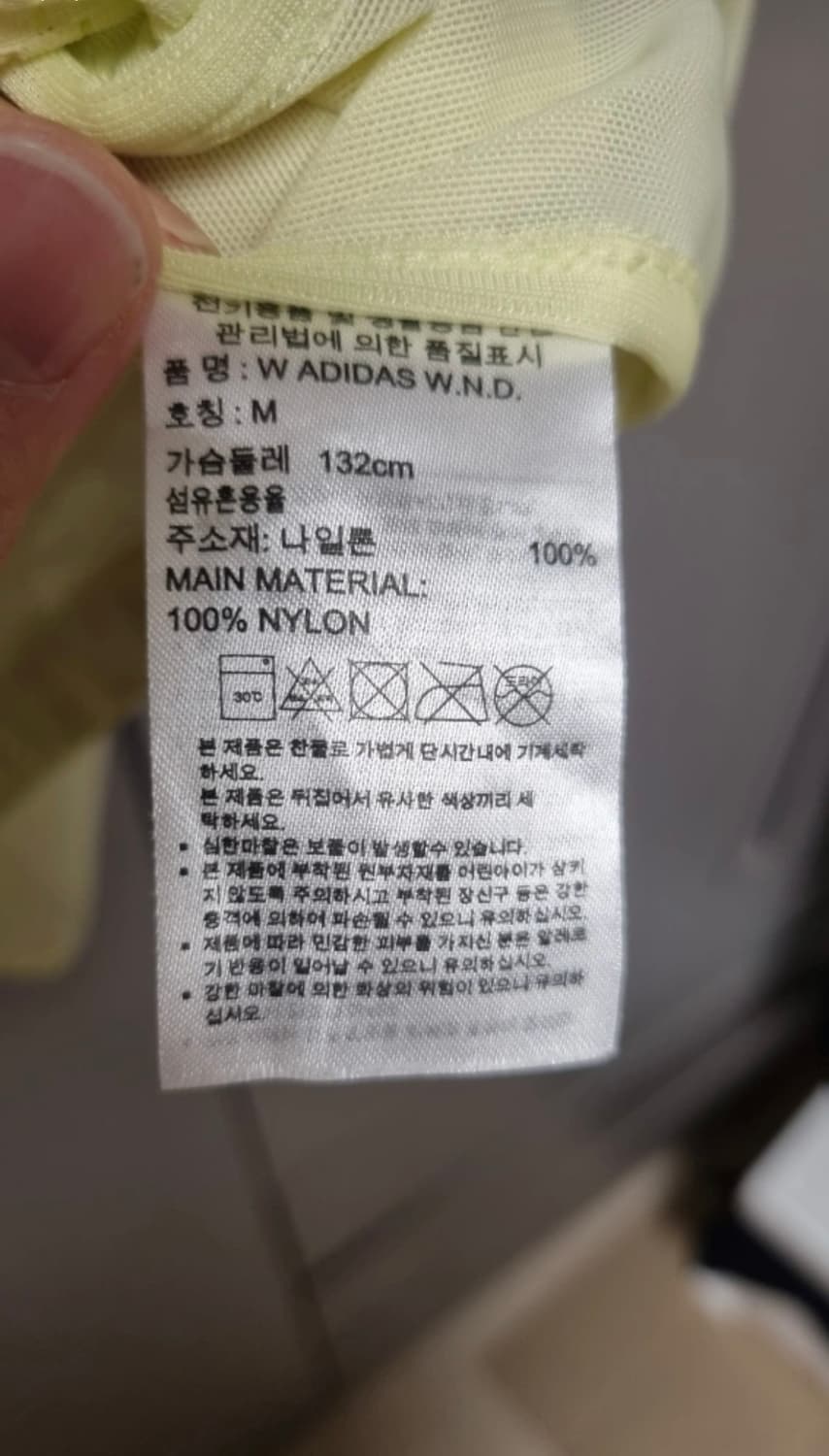 접을 수 있는 아디다스 바람막이 상품이미지5