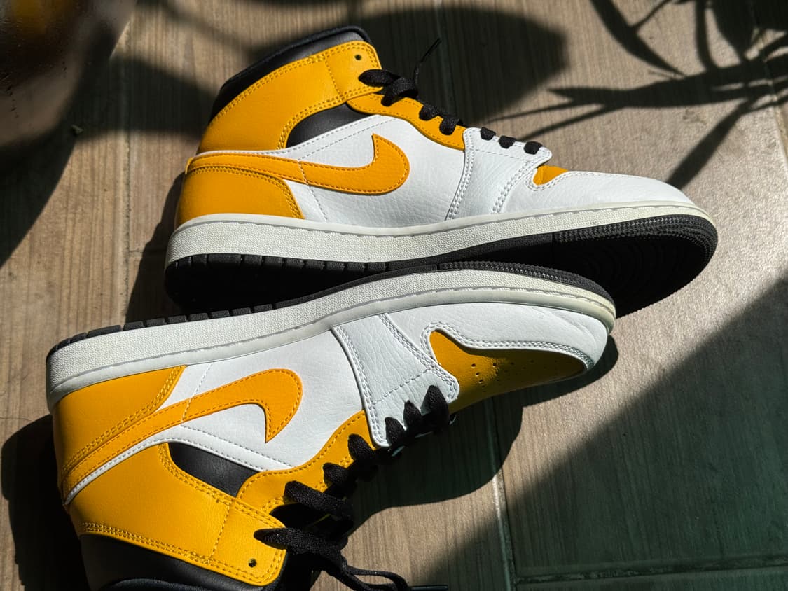 Jordan 1 Mid White University Gold 상품이미지2