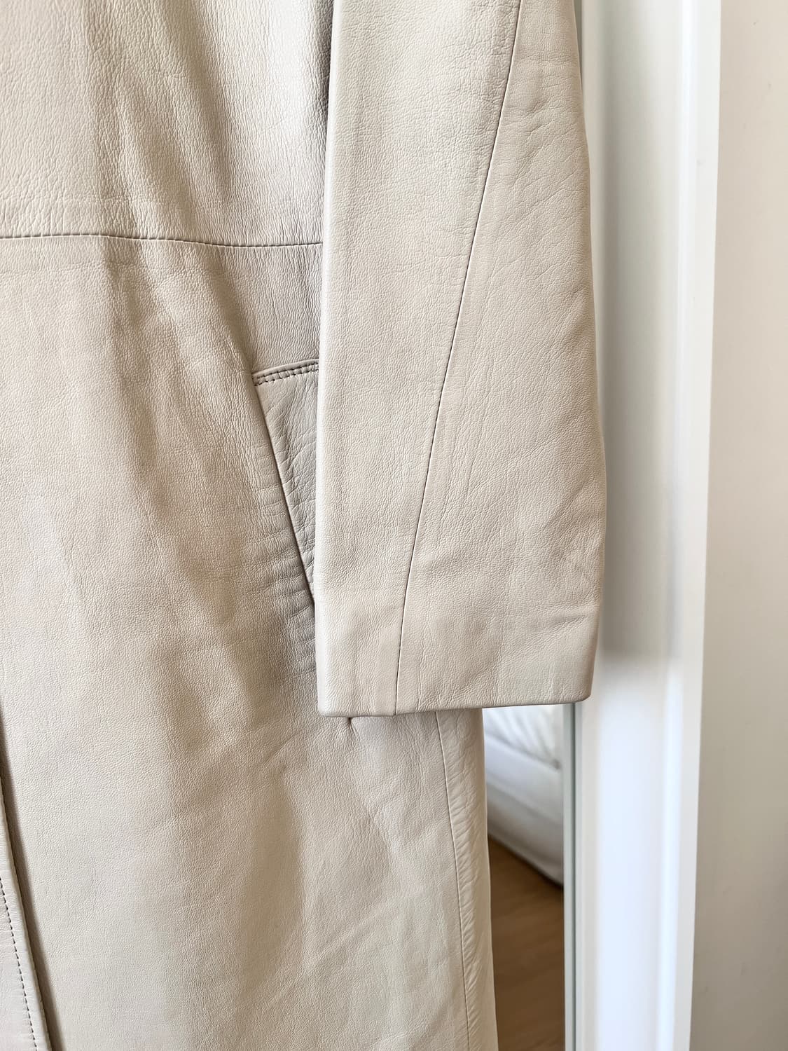 크림 아이보리 램스킨 레더 코트 상품이미지4