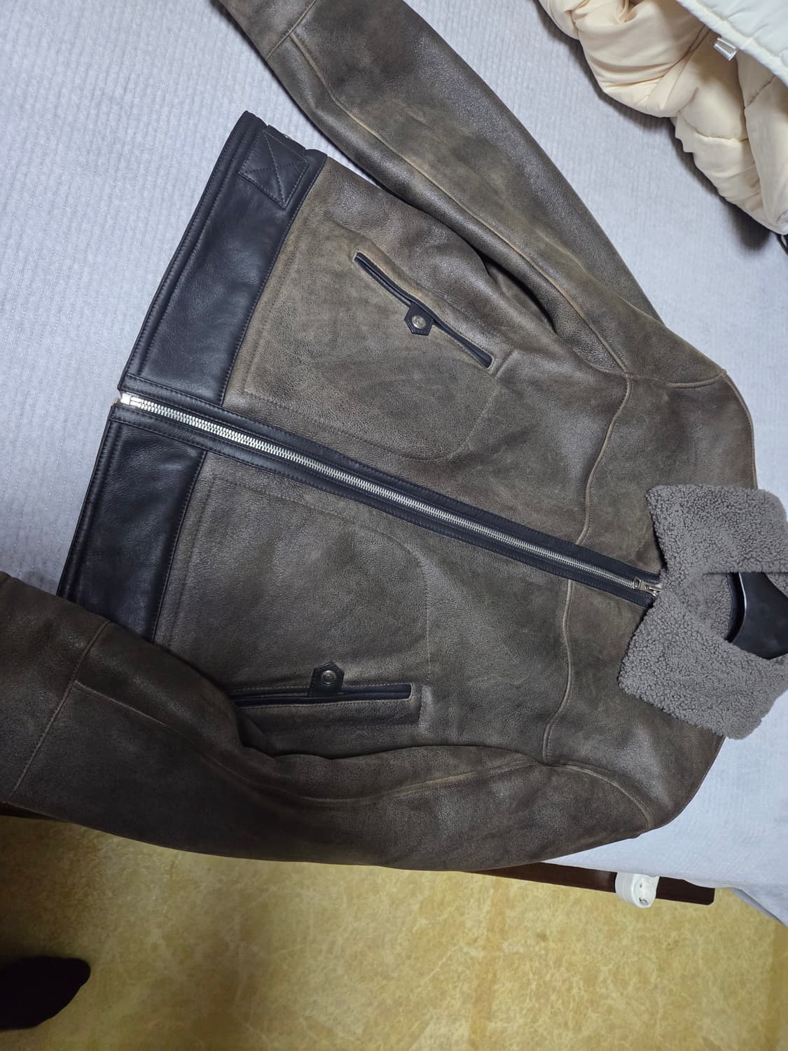 산드로  23fw 무스탕 52사이즈 105  상품이미지2