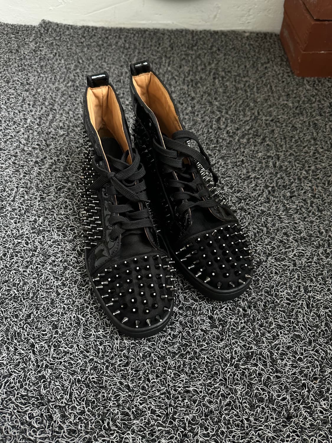 Christian Louboutin 스터드 스니커즈 상품이미지4