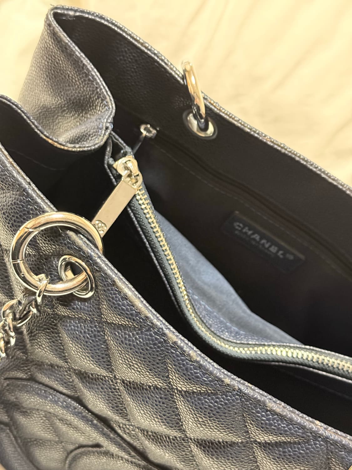 샤넬 그랜드샤핑 네이비 캐비어 상품이미지5