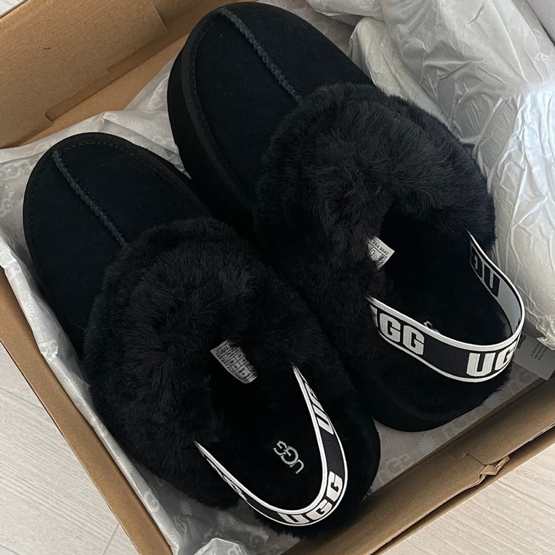 UGG 어그 펀케트 슬리퍼 블랙 상품이미지1