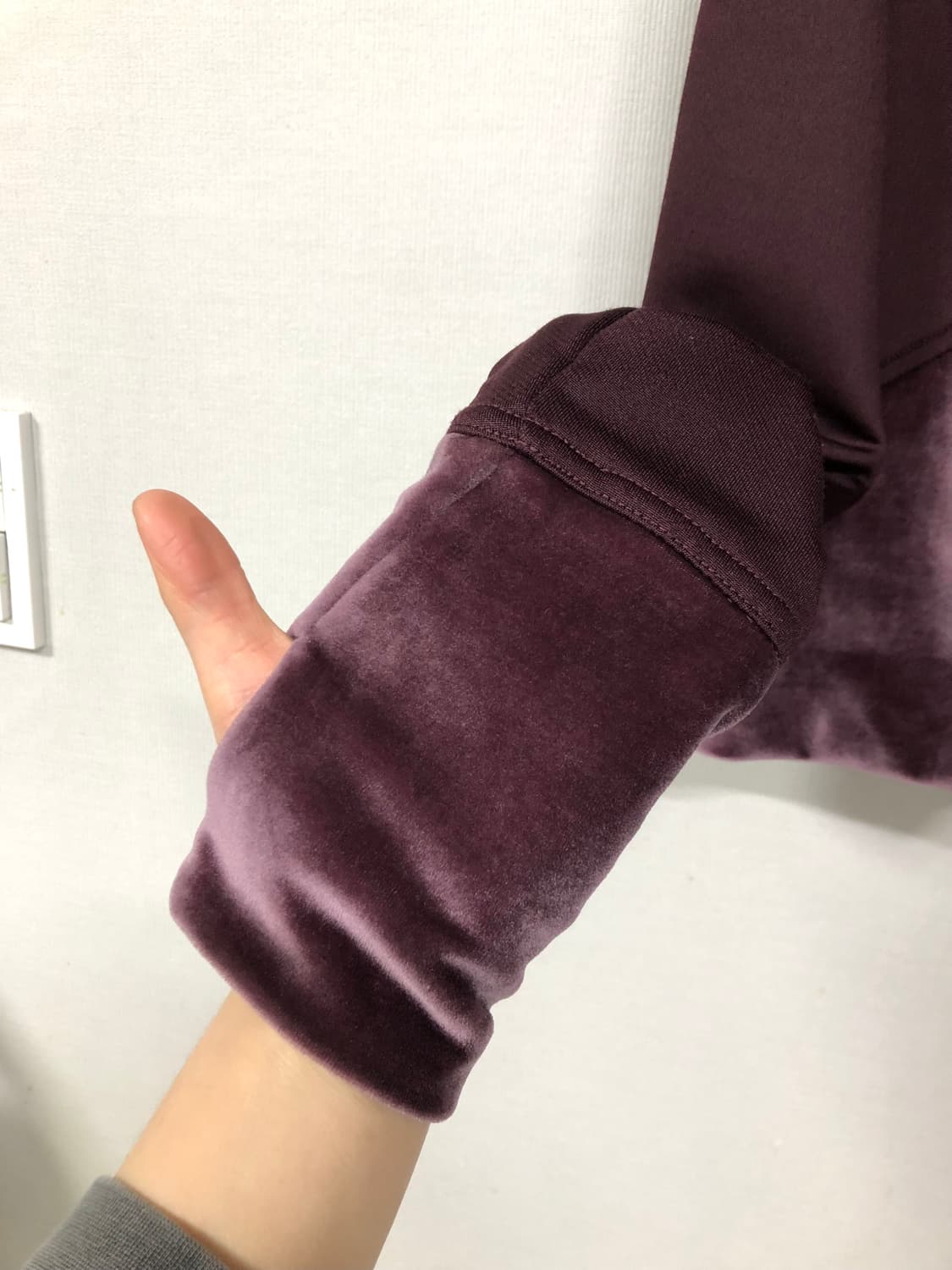 (대장) 나이키 여성 핏드라이 딱붙핏 비즈 크롭 벨벳 져지 후드집업 상품이미지5