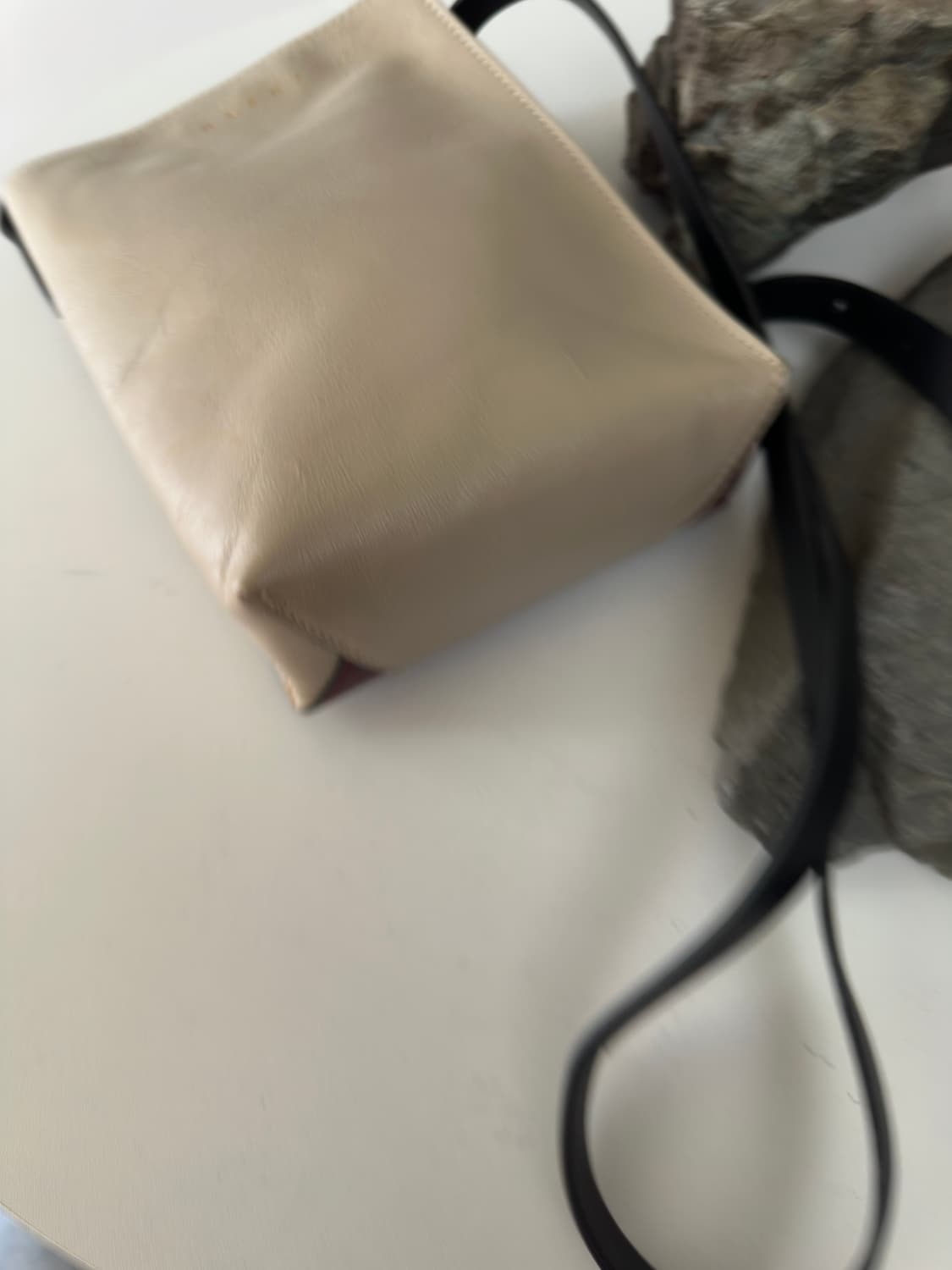 마르니 가죽 크로스백 베이지 블랙 20x15x6 상품이미지7