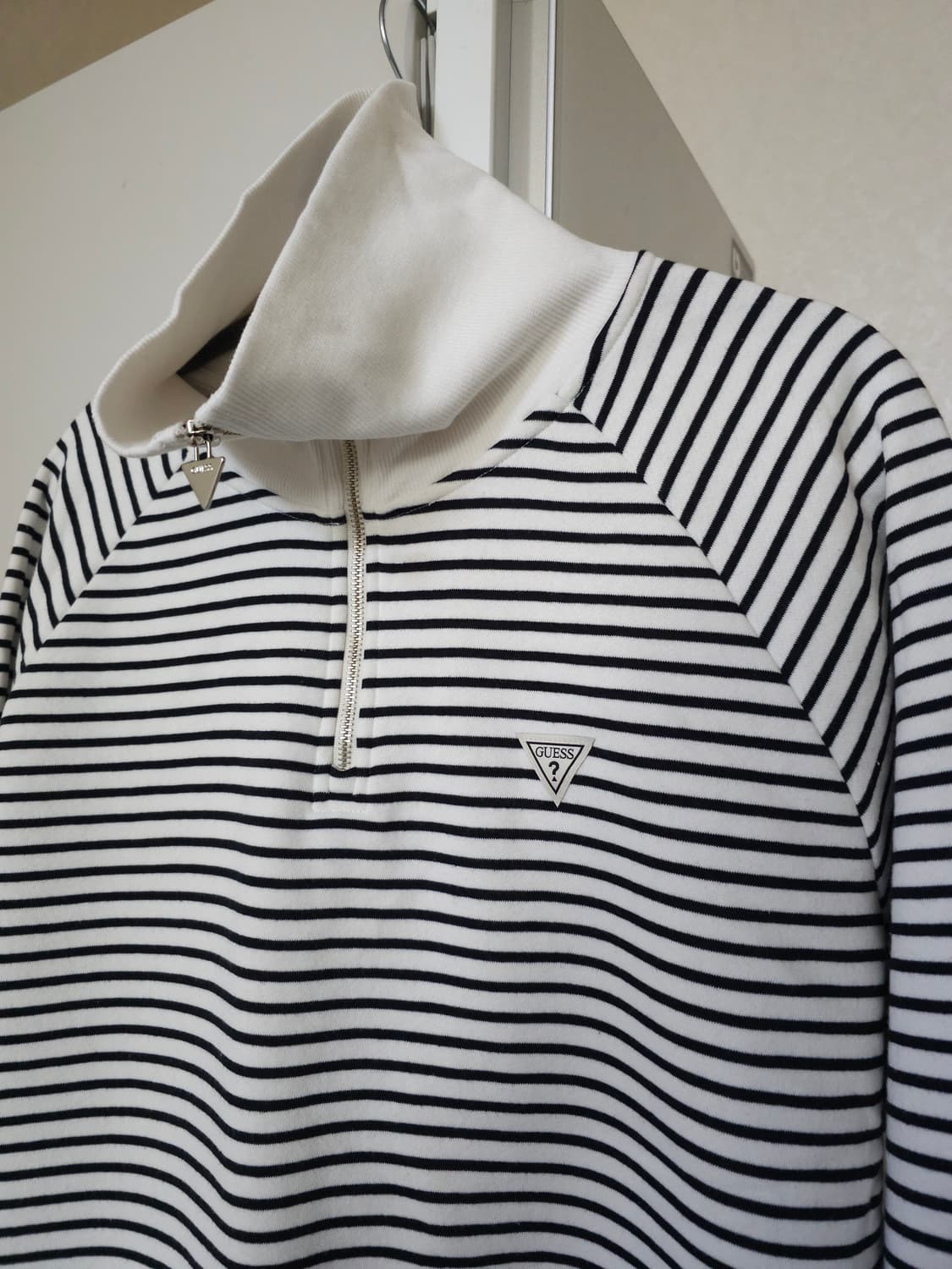 게스 스트라이프 기모 반집업 맨투맨 상품이미지2