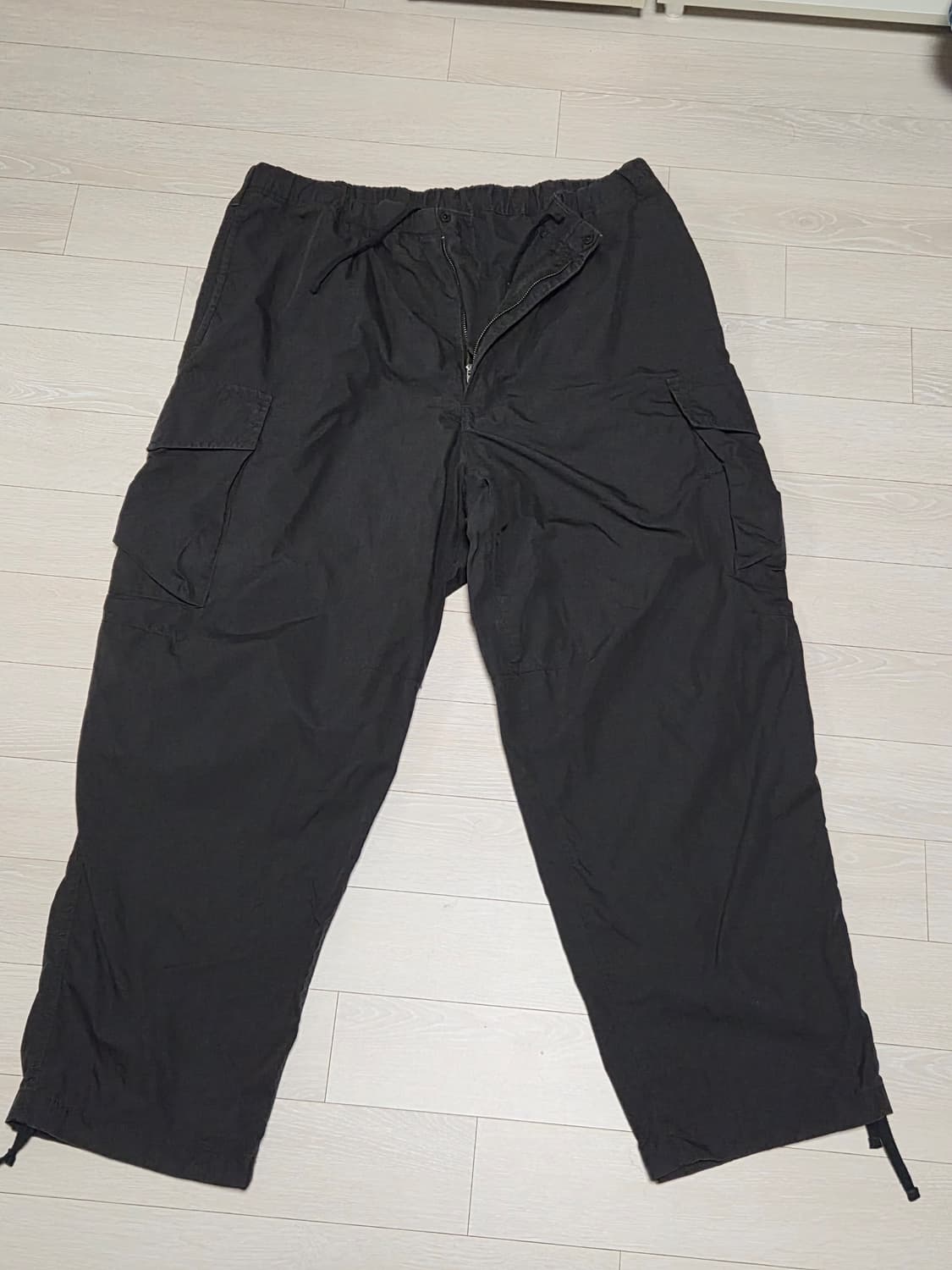 Uniqlo U 와이드 피트 파라슈트 카고 팬츠 XL 상품이미지1