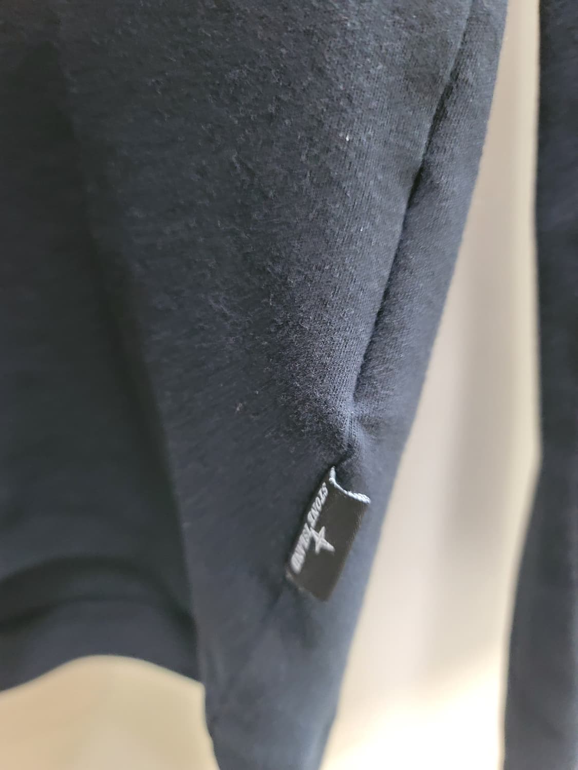 스톤아일랜드 블랙 긴팔 티셔츠 상품이미지3