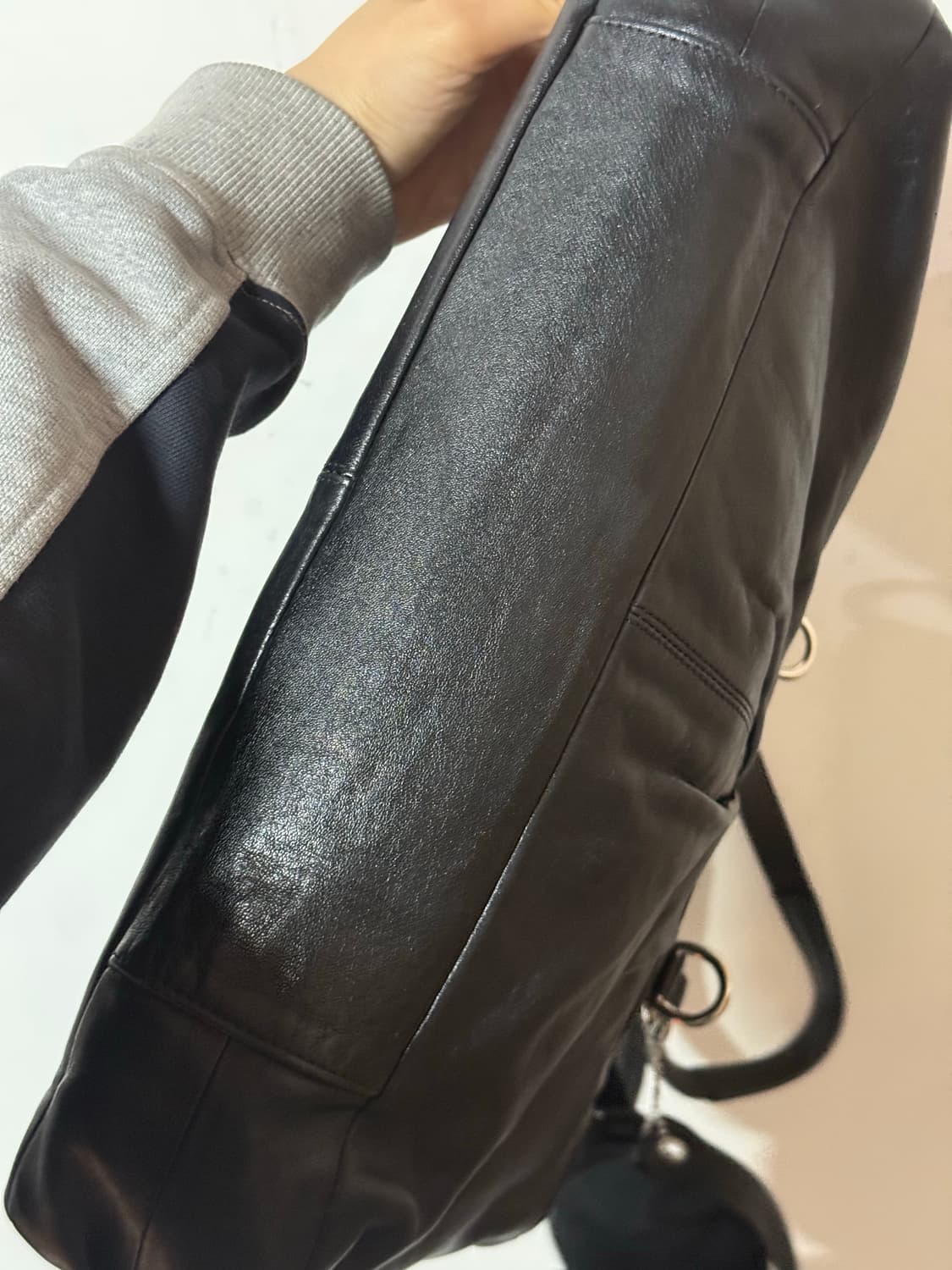 💜보라안감 코치 블랙 레더 플리츠 숄더백 상품이미지10