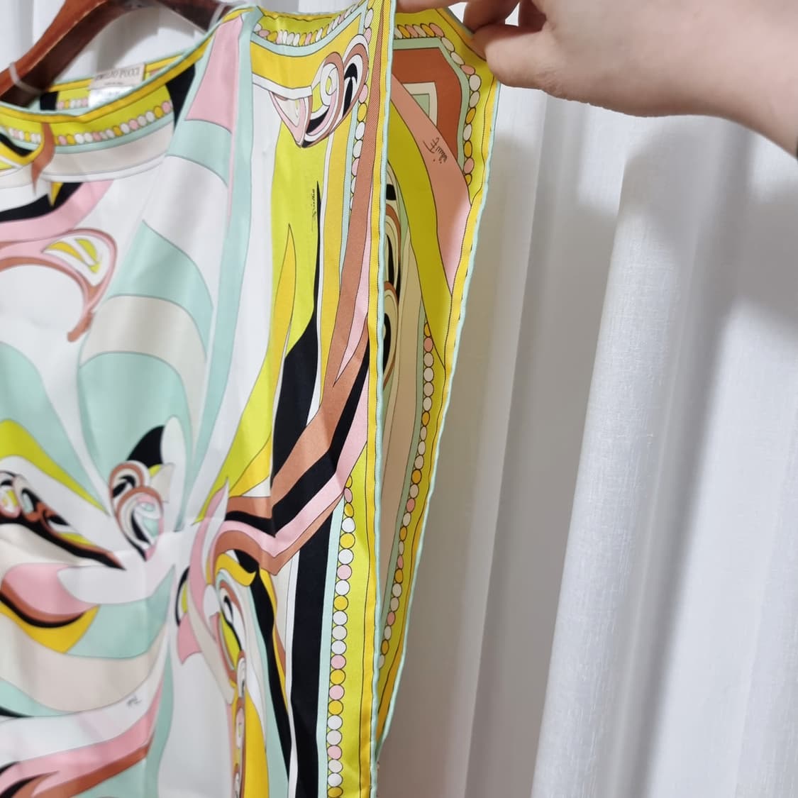 에밀리오푸치 실크100% 블라우스 (프리사이즈) 택달린 새상품 상품이미지2