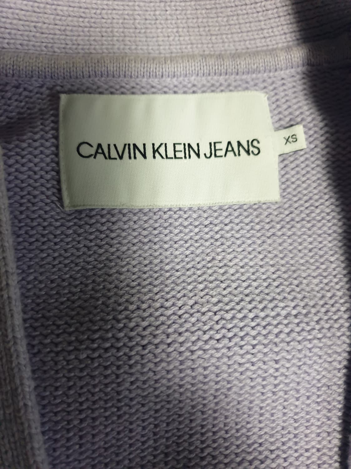 (단종매물) 캘빈클라인 진 크롭  버튼다운 코튼 가디건 연보라 (XS) 상품이미지4