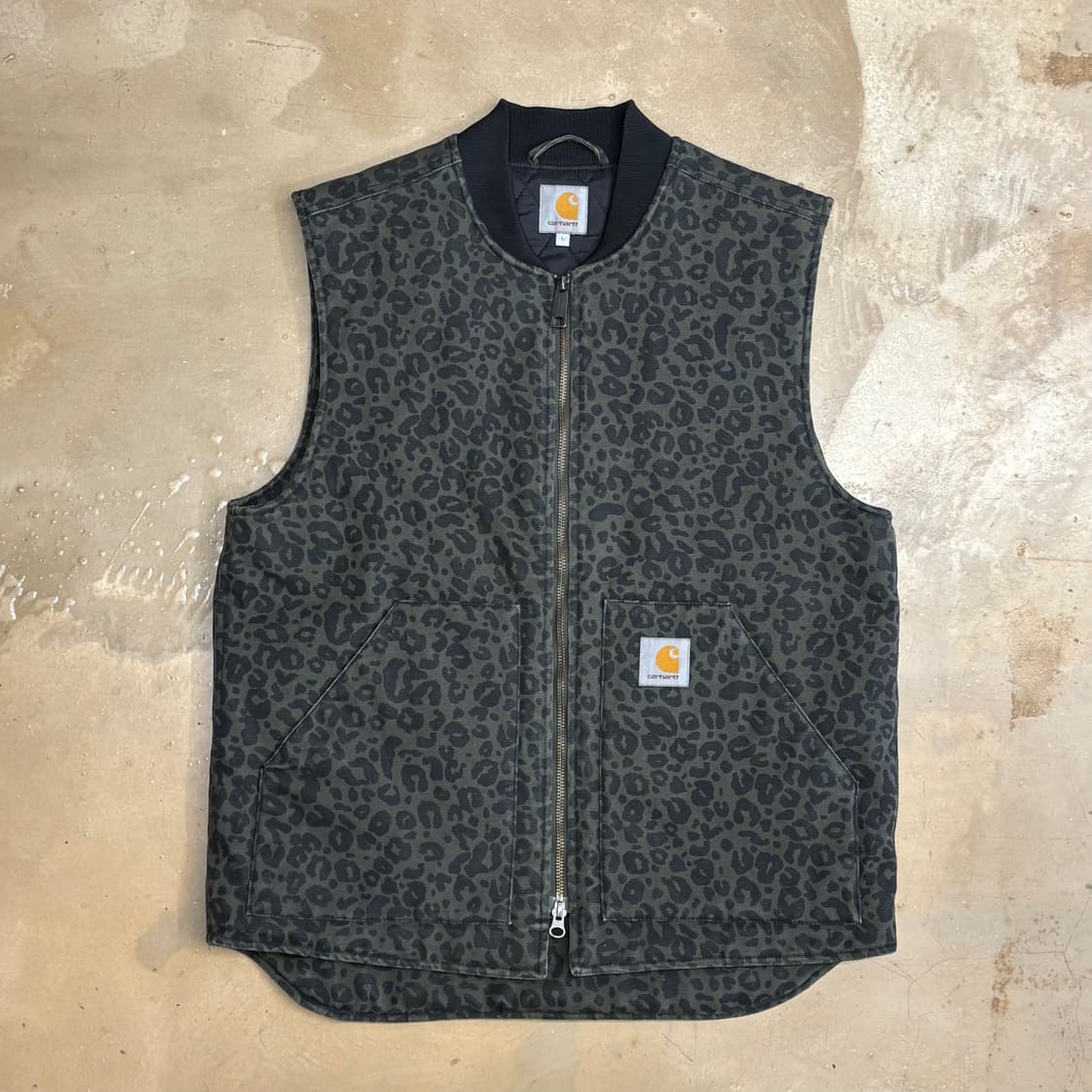 L 칼하트 WIP 레오파드 프린트 베스트 상품이미지2