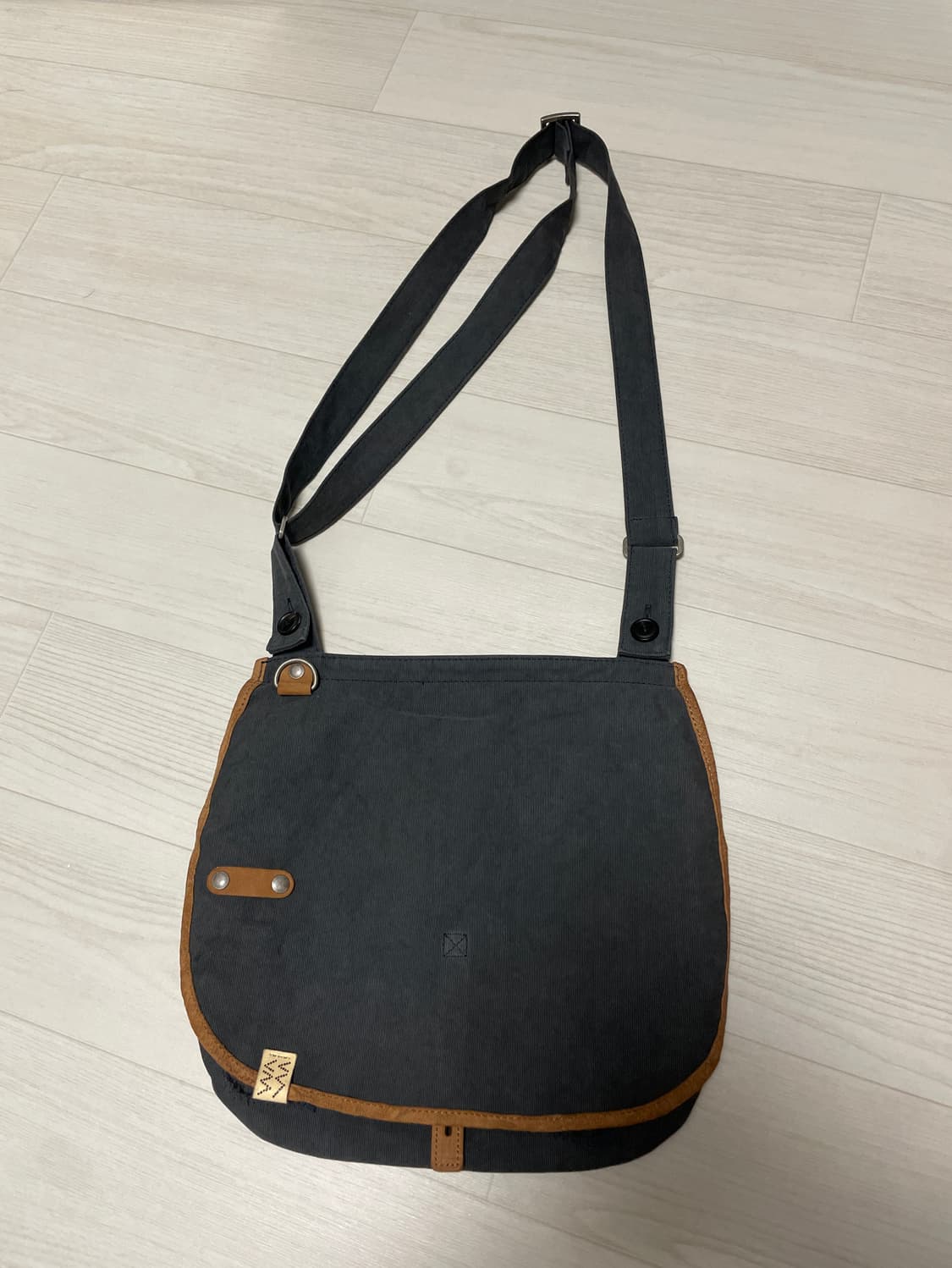 비즈빔 mil shoulder bag 숄더백 상품이미지1