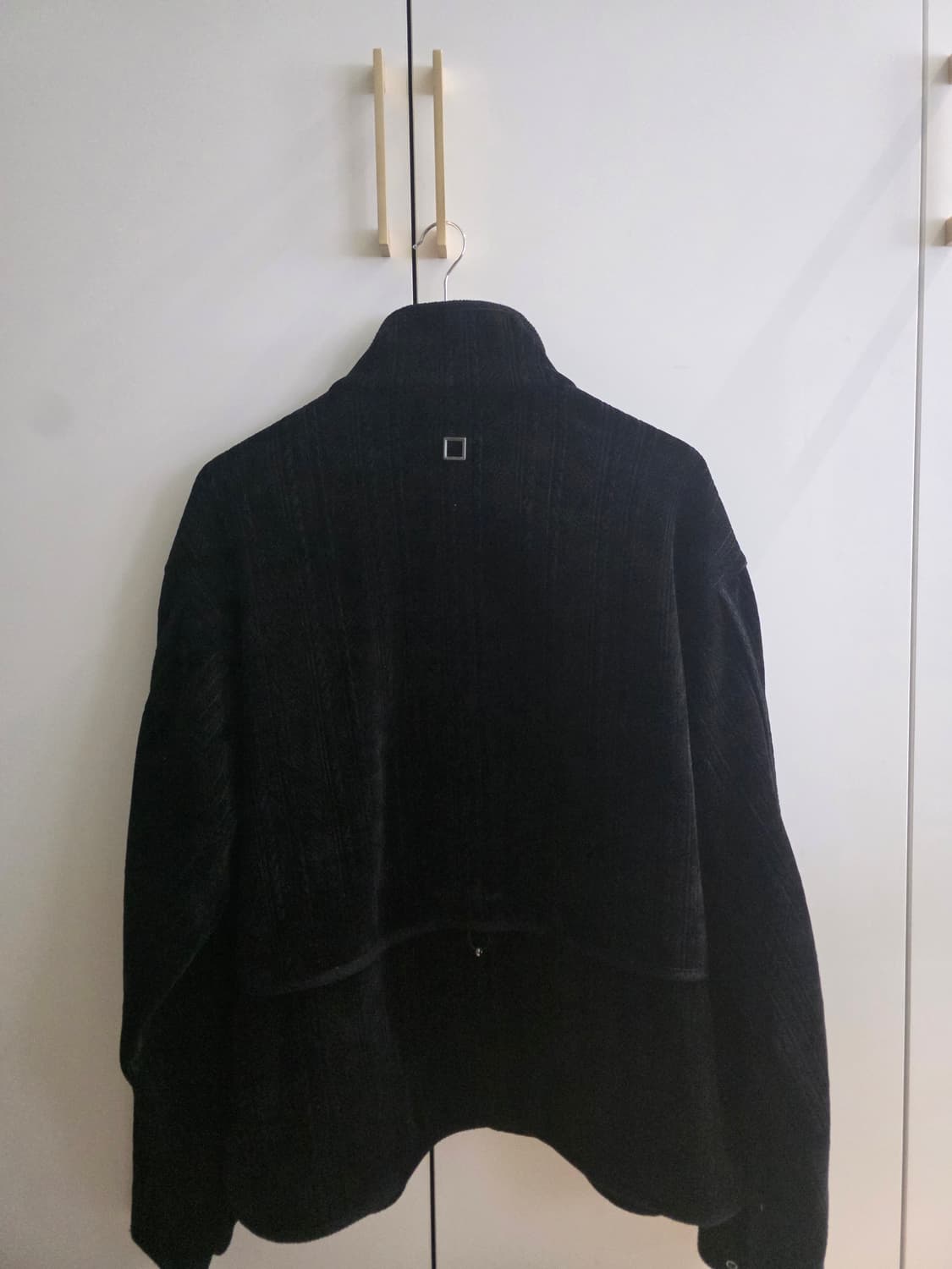 우영미 25FW 블랙 니팅 벨벳 집업 [48] 상품이미지2