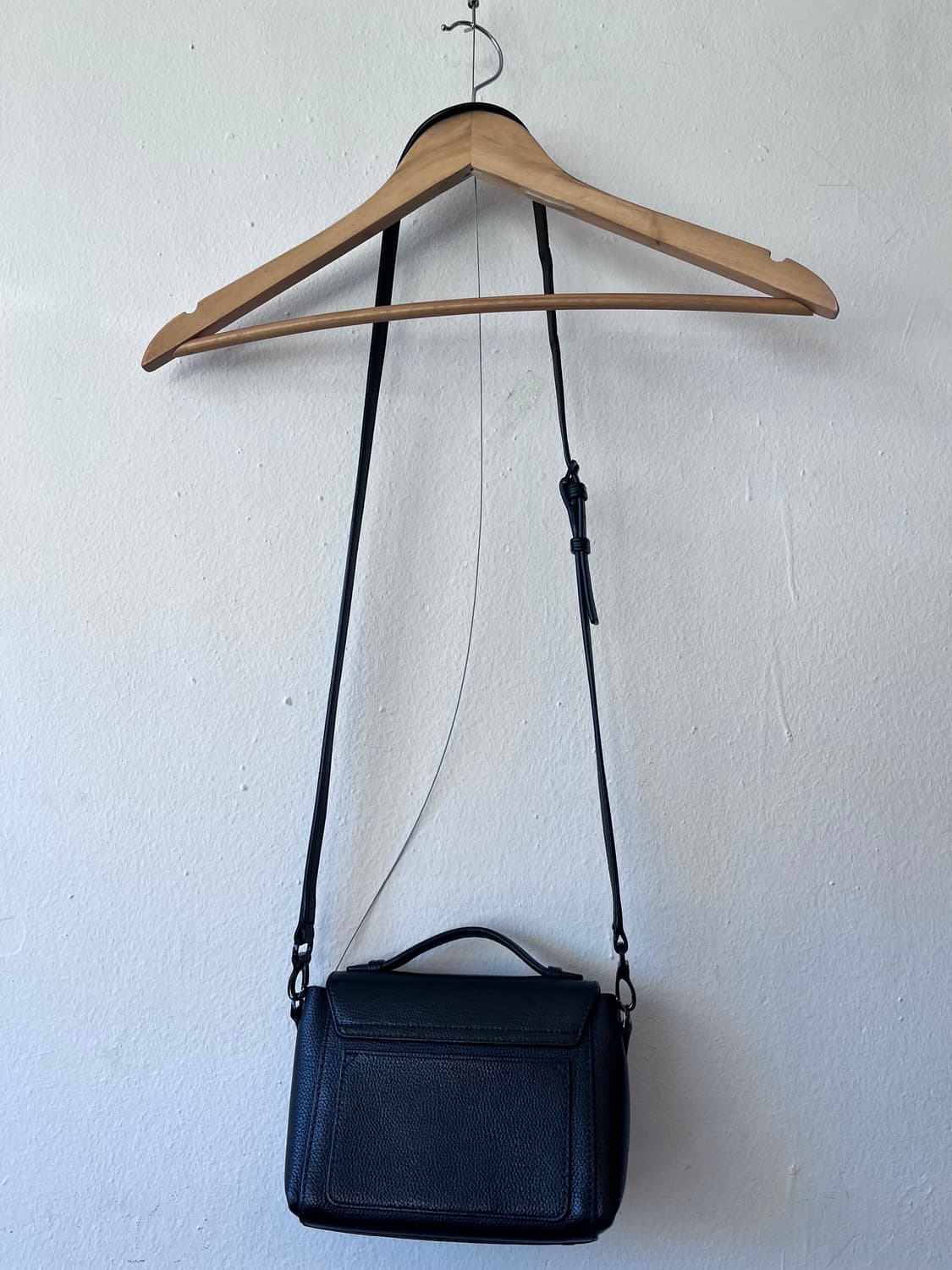 쿠론 럭키슈에뜨 천연가죽 블랙미니크로스백 상품이미지3