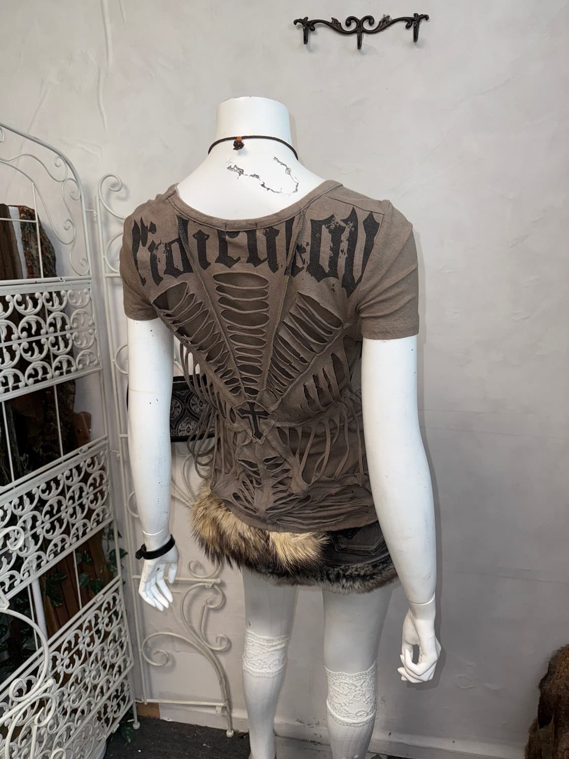 Brown grunge spider web skull cross 반팔티 상품이미지4