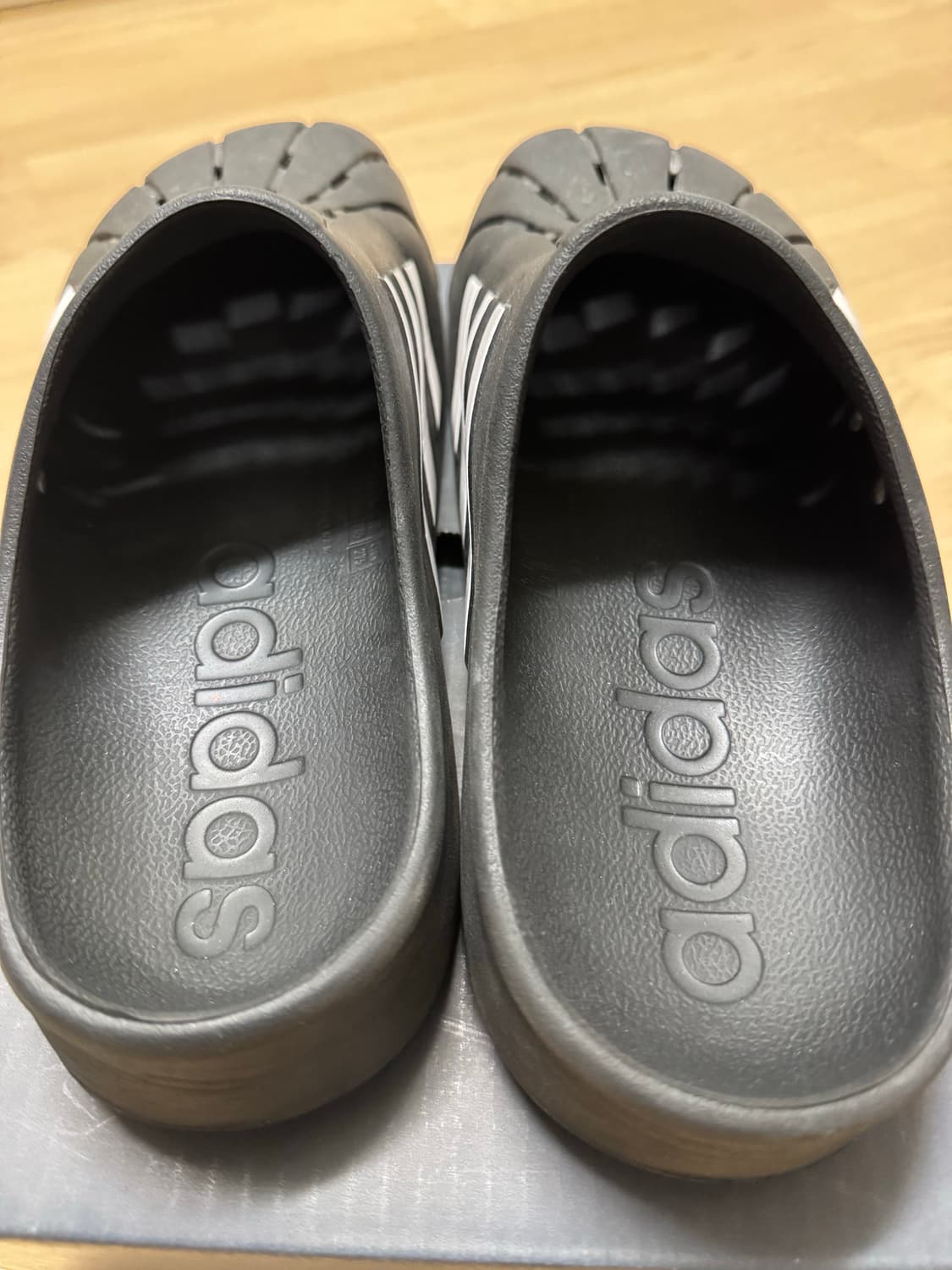 아디다스 아딜렛 클로그 블랙 화이트 상품이미지4